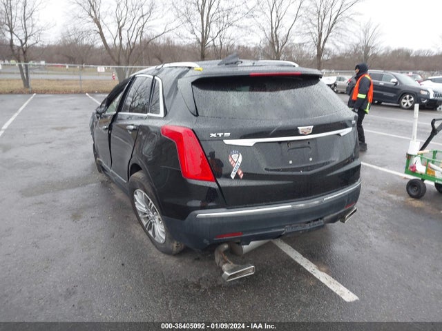 2017 CADILLAC XT5 1GYKNBRS7HZ114458 Photo 2