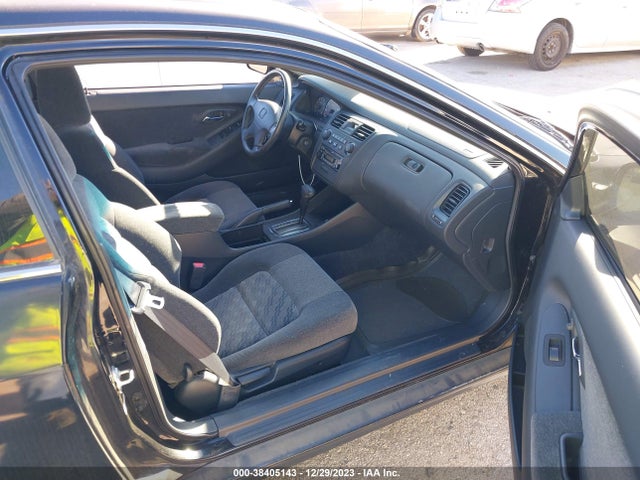 2001 HONDA ACCORD CPE LX VIN: 1HGCG32421A016935