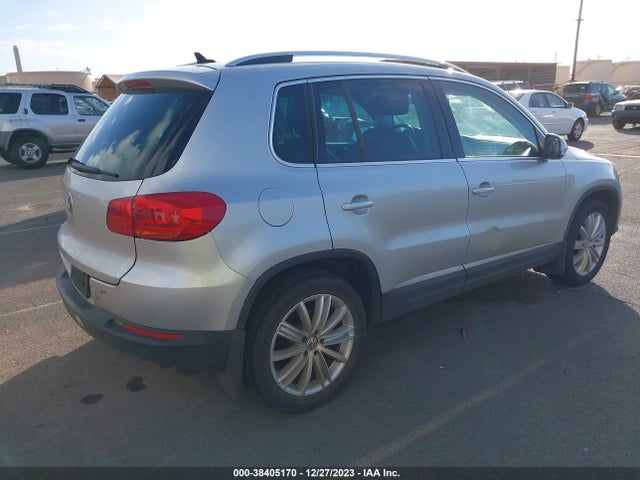 WVGAV7AX9FW552768 Volkswagen TIGUAN SE