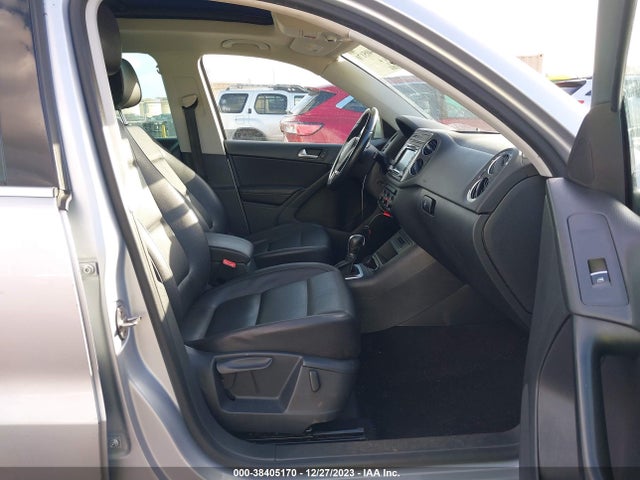 WVGAV7AX9FW552768 Volkswagen TIGUAN SE