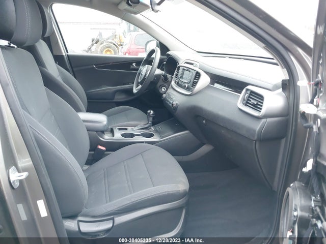 2016 KIA SORENTO 3.3L LX VIN: 5XYPGDA51GG131552