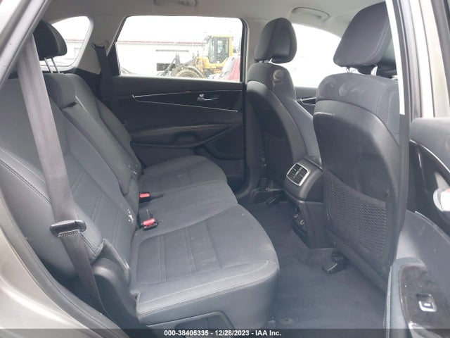 2016 KIA SORENTO 3.3L LX VIN: 5XYPGDA51GG131552