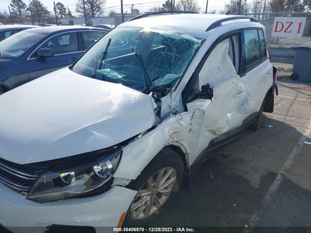 WVGBV7AX2HK054846 Volkswagen TIGUAN