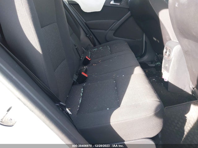 WVGBV7AX2HK054846 Volkswagen TIGUAN