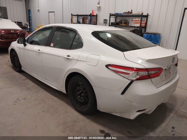 2018 TOYOTA CAMRY SE VIN: 4T1B11HK5JU521271