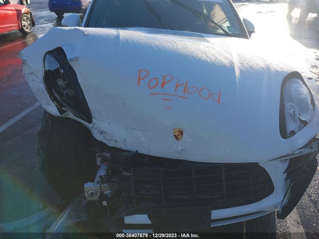 2017 PORSCHE MACAN WP1AA2A51HLB05937 Photo 9