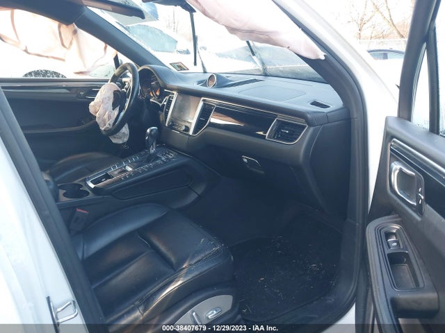 2017 PORSCHE MACAN WP1AA2A51HLB05937 Photo 4