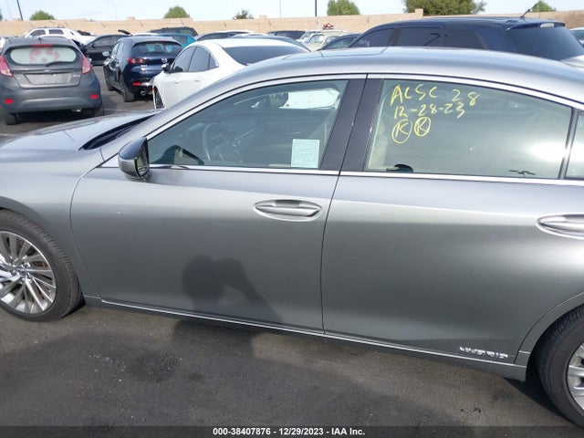 2019 LEXUS ES 300H LUXURY VIN: JTHB21B11K2041340