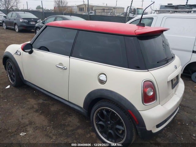 2010 MINI COOPER S WMWMF7C54ATZ72505 Photo 2