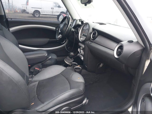 2010 MINI COOPER S WMWMF7C54ATZ72505 Photo 4