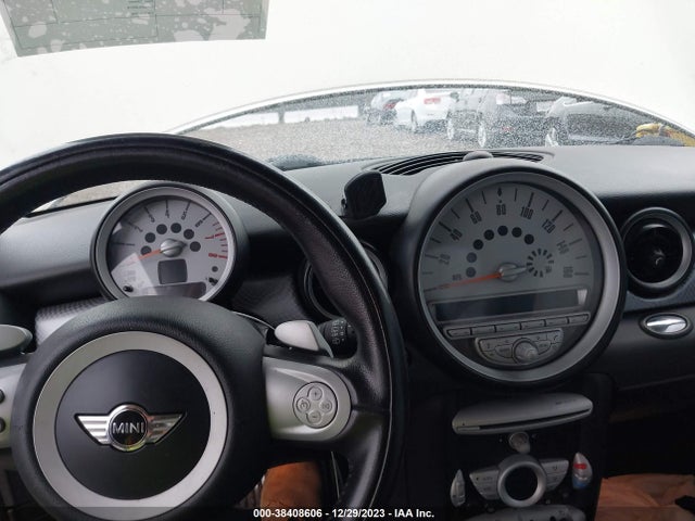 2010 MINI COOPER S WMWMF7C54ATZ72505 Photo 6