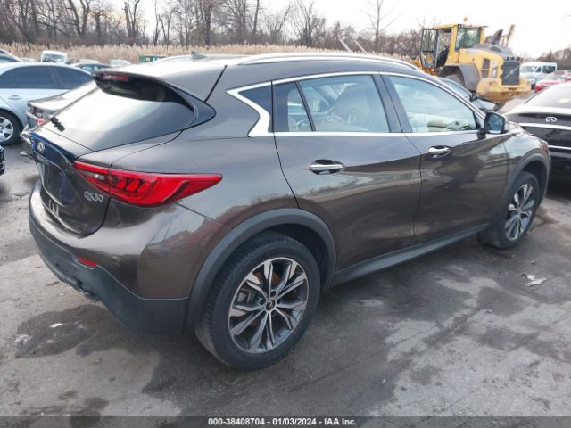 SJKCH5CR3JA052261 Infiniti Qx30 Luxury
