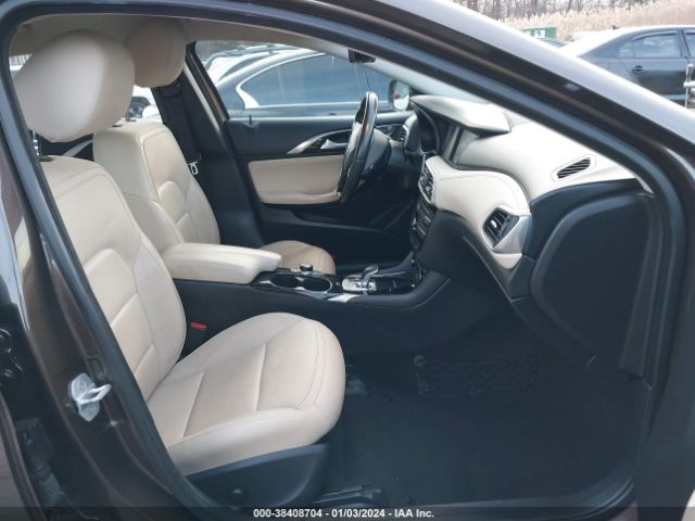 SJKCH5CR3JA052261 Infiniti Qx30 Luxury