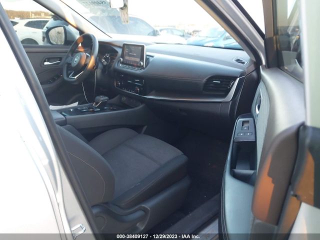 5N1AT3BA9MC712929 Nissan Rogue Sv Fwd