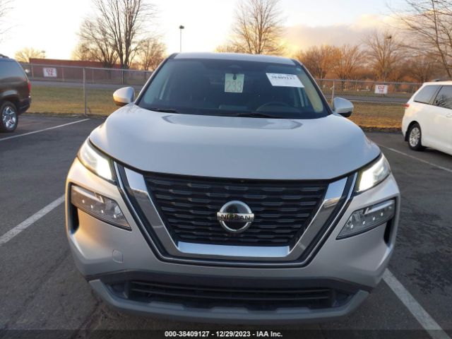 5N1AT3BA9MC712929 Nissan Rogue Sv Fwd