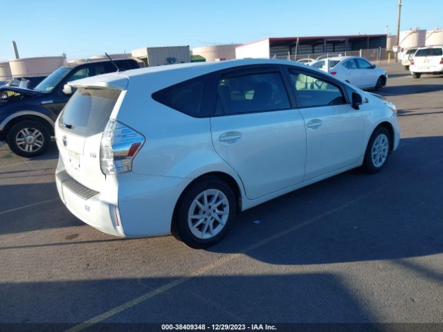 2014 TOYOTA PRIUS V JTDZN3EU9EJ003292 Photo 3