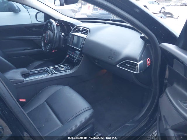 2018 JAGUAR XE SAJAR4FXXJCP27265 Photo 4