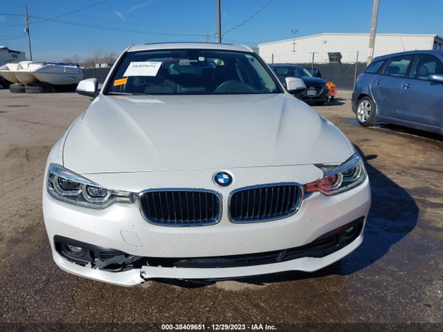 BMW 320i Xdrive 2018 WBA8A3C57JA492334 Image 12