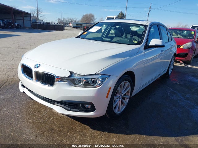 BMW 320i Xdrive 2018 WBA8A3C57JA492334 Image 2