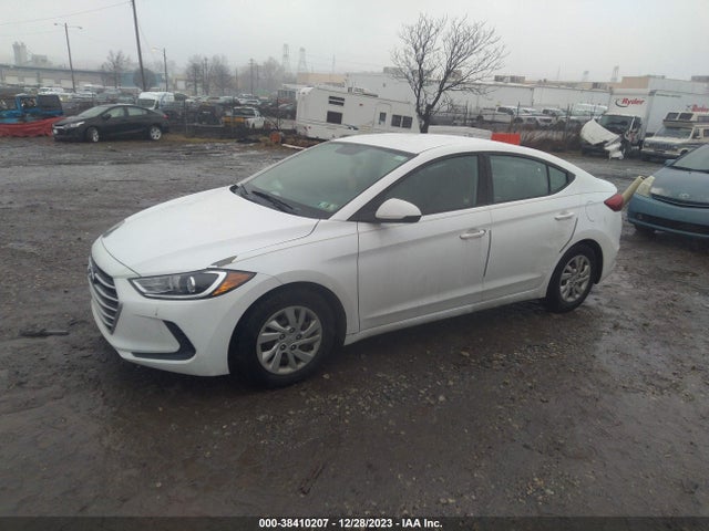 Hyundai ELANTRA SE 2018 5NPD74LF2JH258061 Image 2