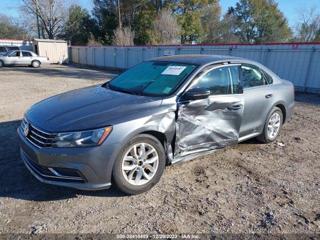 1VWAT7A32HC006967 Volkswagen Passat 1.8t S