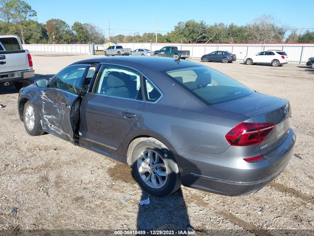 1VWAT7A32HC006967 Volkswagen Passat 1.8t S