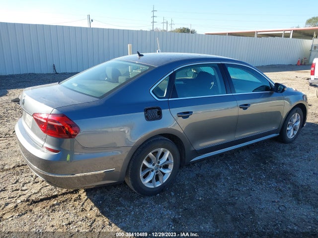 1VWAT7A32HC006967 Volkswagen Passat 1.8t S