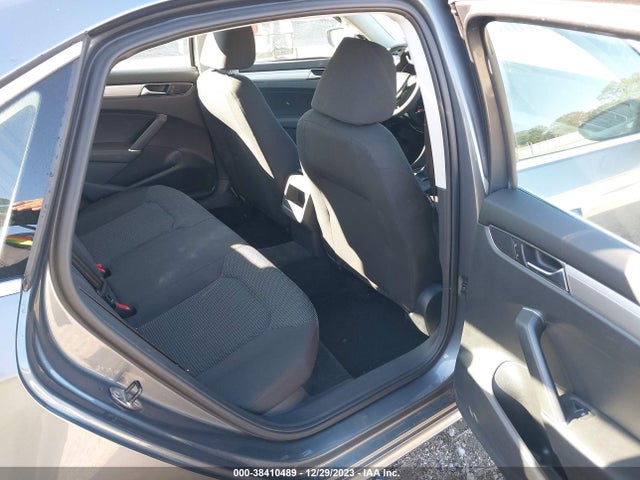 1VWAT7A32HC006967 Volkswagen Passat 1.8t S