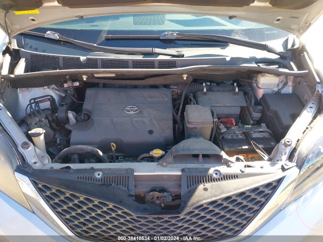 2014 TOYOTA SIENNA SE 8 PASSENGER VIN: 5TDXK3DC2ES415436