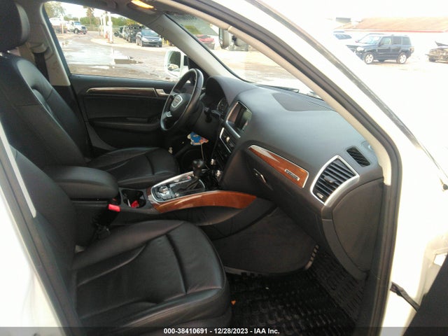 Audi Q5 2.0t Premium 2017 WA1L2AFP2HA033132 Image 5