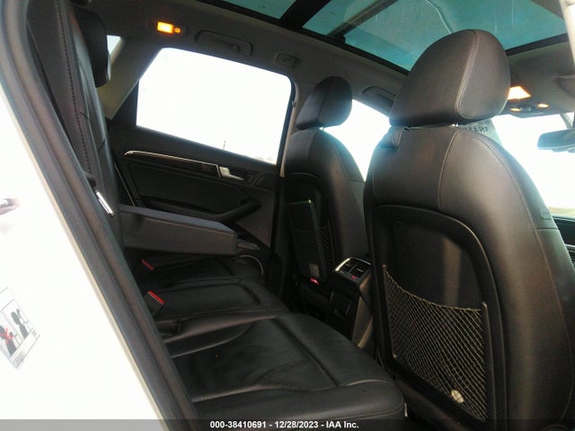 Audi Q5 2.0t Premium 2017 WA1L2AFP2HA033132 Image 8