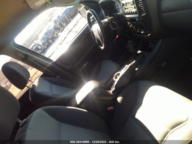 2005 FORD ESCAPE XLS VIN: 1FMYU02Z75KB05533