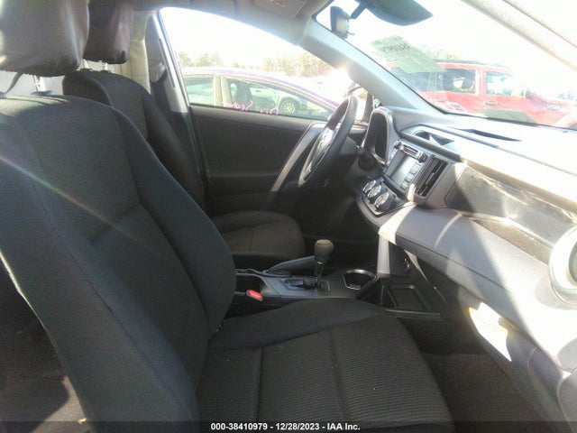 Toyota RAV4 LE 2018 JTMZFREV7JJ212288 Image 5