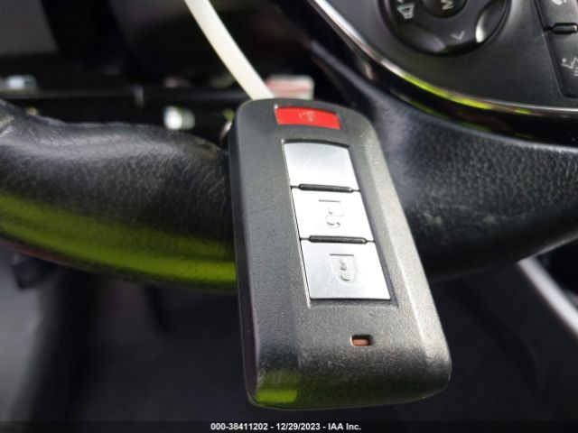 JA4AD3A30HZ028529 Mitsubishi Outlander Se