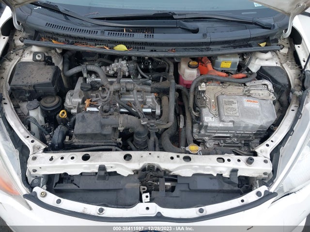 2013 TOYOTA PRIUS C TWO VIN: JTDKDTB36D1556822