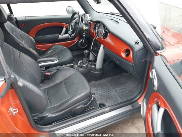 2005 MINI COOPER WMWRF33565TG13177 Photo 4