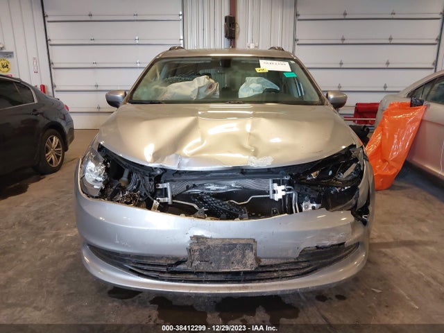 2C4RC1DG7LR255122 Chrysler Voyager Lxi