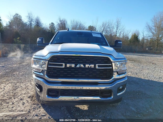 38412788 :رقم المزاد ، 3C6UR5DL6PG632975 vin ، 2023 Ram 2500 Big Horn  4x4 6'4 Box مزاد بيع