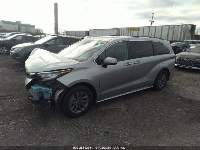 Toyota SIENNA XLE 2022 5TDYRKECXNS117046 Image 2