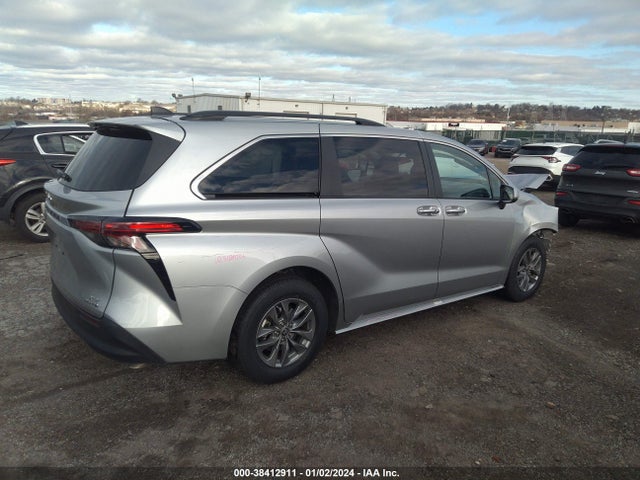 Toyota SIENNA XLE 2022 5TDYRKECXNS117046 Image 4