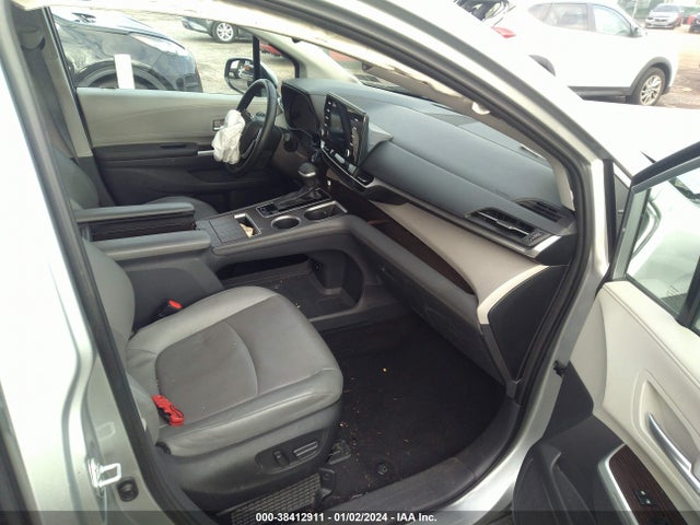 Toyota SIENNA XLE 2022 5TDYRKECXNS117046 Image 5