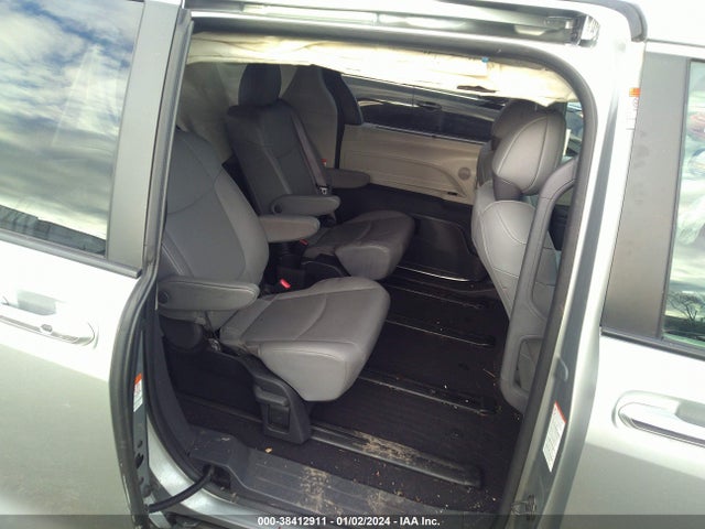 Toyota SIENNA XLE 2022 5TDYRKECXNS117046 Image 8