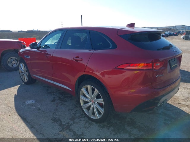 2017 JAGUAR F-PACE SADCM2BV3HA880093 Photo 2