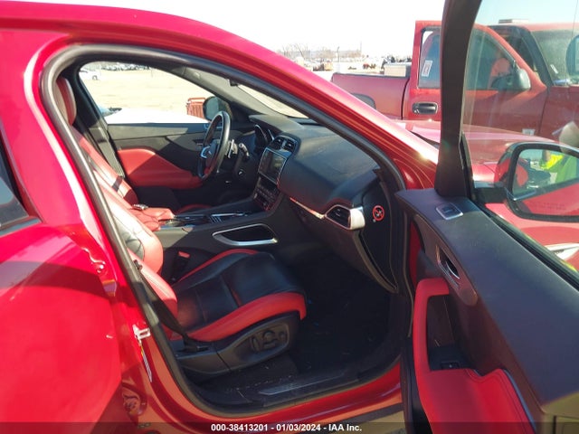 2017 JAGUAR F-PACE SADCM2BV3HA880093 Photo 4