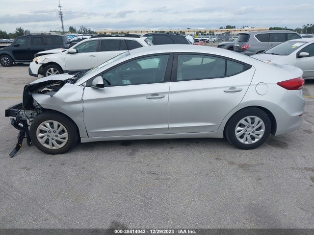 Hyundai ELANTRA SE 2018 5NPD74LF8JH353613 Image 13