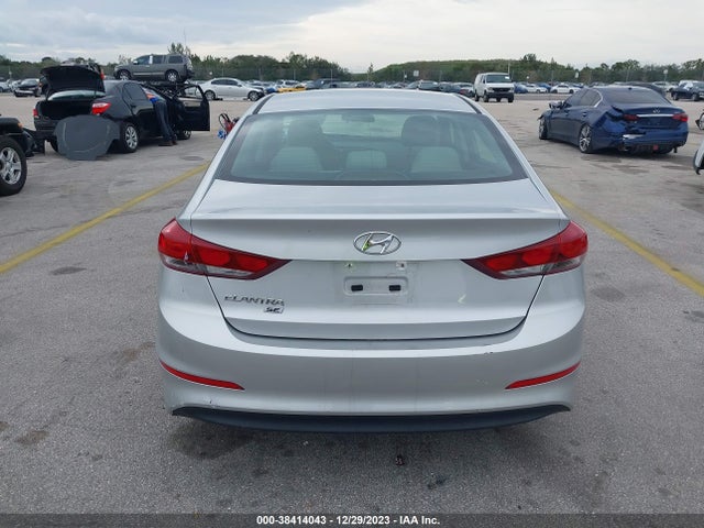 Hyundai ELANTRA SE 2018 5NPD74LF8JH353613 Image 15