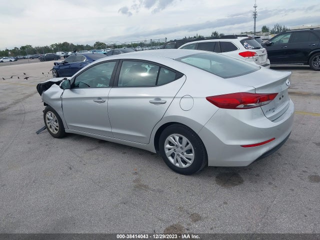 Hyundai ELANTRA SE 2018 5NPD74LF8JH353613 Image 3