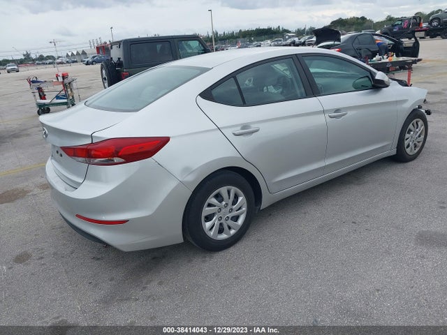 Hyundai ELANTRA SE 2018 5NPD74LF8JH353613 Image 4