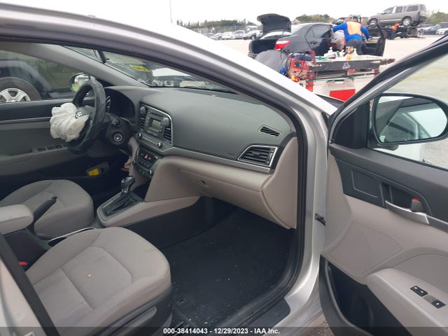 Hyundai ELANTRA SE 2018 5NPD74LF8JH353613 Image 5
