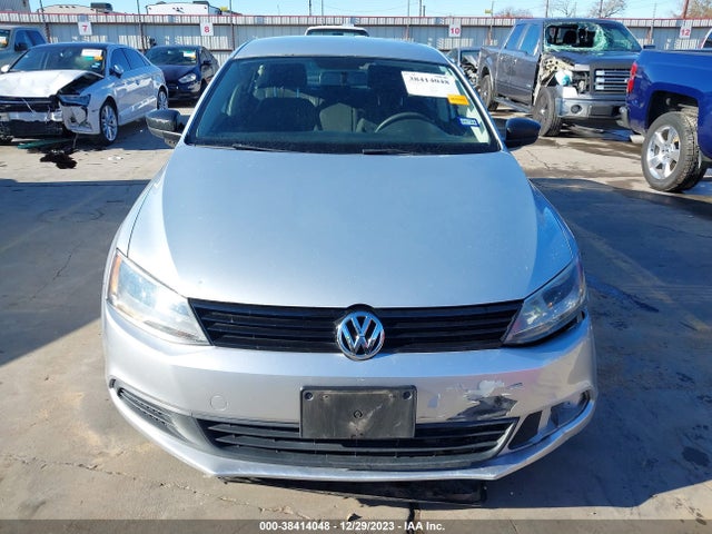 3VW2K7AJ9EM357990 Volkswagen Jetta 2.0l S